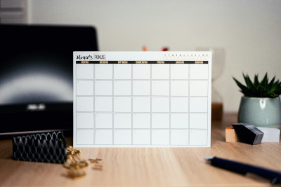 Calendario aperto con pagina del mese